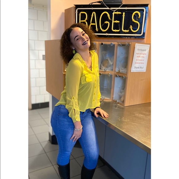 Button down - Picture 3 of 3